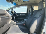 運転席からの視界は広く、運転操作もスムーズに行えます。安全運転をサポートする、快適な運転環境です。