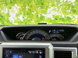 視認性の高いメーター類で、運転状況を的確に把握。直感的な操作で、安全なドライブをサポートします。運転に集中できる環境です。