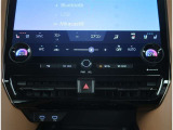 【オートエアコン】1年中快適な室内を提供!車内温度を設定すると、風量を自動で調整してくれます。