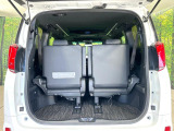 【パワーバックドア】スマートキーや運転席のボタンを押すだけでリアゲートが自動で開閉します!荷物を持っている時や、高い位置にあるバックドアを閉める際に便利な機能です♪