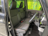 運転席シート廻りは使用感も少なく、良好な状態となっています。丁寧に使われていたことがよくわかりますね。