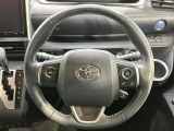 【純正革巻きステアリング】上質な革を使用することで、手にしっかり馴染みとても運転しやすいハンドルです♪