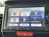 使いやすいナビ・オーディオシステム。快適なドライブをサポートする様々な機能を搭載。音楽や目的地設定も簡単に行えます。
