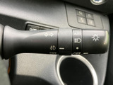 操作しやすいウインカーレバーは、確実な合図を出すことができます。安全な車線変更や右左折をサポートします。