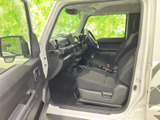 運転しやすい視界と、操作しやすい配置が魅力。快適なドライビングをサポートする空間です。