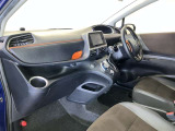 すっきりとしたデザインの内装は、さすがトヨタ車の上品さを感じます。