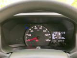 視認性の高いメーター類で、運転に必要な情報を的確に把握できます。速度や回転数など、重要な情報を一目で確認できるので安心です。