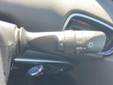 操作しやすい位置に配置されたウインカーレバーは、スムーズな車線変更をサポート。安全運転に貢献する機能です。