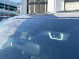 【アイサイト】合計3つの広角・広角カメラ、レーダーを組み合わせ、衝突の危険があるときのブレーキ制御はもちろん、万が一の際にはハンドル制御もサポートします!