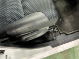 痛みの出やすい運転席シートの角、フロアマット、座面、ともに良好です