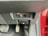 運転席の右下にETCがビルトインされています。高速道路では便利ですね!