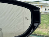 ★ブラインドスポットモニター★隣を走る車両をレーダーで検知、ドアミラー内のLED灯が点灯し車線変更のサポートをします!