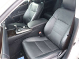 自社工場を3拠点完備しております。重整備やカスタムを始め、ご購入後のお車のメンテナンスも弊社にお任せください。