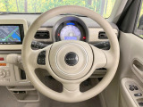 インテリアに合わせたデザインのステアリングは、運転される方のことも考え、運転しやすい形状、大きさです。是非一度、実際に触ってお確かめください。