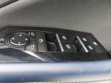 運転席のパワーウインドースイッチ部です。よく触れる場所だからこそ、使用状態があらわれますよね。ぜひこうした所もチェックしてください。