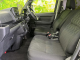 運転席からの視界は良好で、運転操作もスムーズに行えます。安全運転をサポートする、優れた設計です。