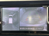 【バックモニター】後ろのカメラの映像をモニターに映し出すことができます!後方の見えない死角や、障害物との距離感をしっかり確認することができます!駐車が苦手な方におすすめです。