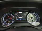 運転席のメータパネル類は常に視界に入る場所ですので、大事なチェックポイントです。ぜひ実際にご乗車ください。