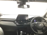 見通しのよいすっきりとした視界で、誰でも運転しやすいです。運転のしやすさは疲れにくさにも繋がりますよ♪