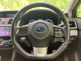 握りやすいステアリングで、快適なドライビングを実現。操作性にも優れており、スムーズな運転をサポートします。
