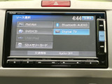 お気に入りの音楽をクリアな音質でお楽しみいただけます。様々なメディアに対応し、ドライブをより楽しく演出します。