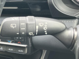 雨天時でもクリアな視界を確保できるワイパーレバー。操作も簡単で、運転に集中できます。悪天候時でも安心です。