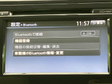 Bluetooth接続で、スマートフォン内の音楽を簡単に再生できます。多彩な音源で車内を盛り上げましょう。