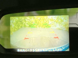 バックモニターで、狭い場所でも安全に駐車。周囲の状況を把握しやすく、運転に不安を感じさせません。安全運転をサポートします。