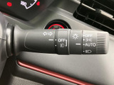 操作しやすいウインカーレバーで、安全な車線変更をサポート。直感的な操作性が魅力です。