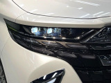 【三眼LEDヘッドライト】スタイリッシュな見た目の三眼LEDヘッドライトを装備♪スタイルだけでなく、夜間の走行も視界良好で安心してお乗りいただけます。