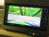 【バックカメラ】駐車時に後方がリアルタイム映像で確認できます。大型商業施設や立体駐車場での駐車時や、夜間のバック時に大活躍!運転スキルに関わらず、今や必須となった装備のひとつです!