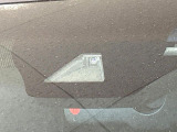 【プリクラッシュセーフティ】前方の車両等を検知し、衝突しそうな時は警報で注意を促し、ブレーキを踏む力をサポート。ブレーキを踏めなかった場合は衝突被害軽減ブレーキが作動、衝突回避をサポートします。