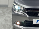 【LEDヘッドライト】悪天候や夜間走行時も良好な視界を確保し安心して運転できる高輝度LEDヘッドライトを装備!点灯速度が早く、消費電力も抑えられています。