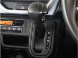 【シフトレバー】シフトもとても操作しやすいデザインになっております。運転する人の事を第一に考えた操作性の高い仕様です。