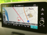 目的地までスムーズなナビゲーションをサポート。ルート検索や渋滞情報など、運転をより快適にする機能が満載です。