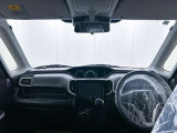 落ち着いたカラーの内装で、ゆったりと運転したい方に。