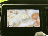 停車中にテレビや映像を楽しめます。休憩時間など、リラックスした時間を過ごすのに最適です。後部座席の方にもおすすめです。