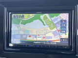 わかりやすい地図表示で、初めての道でも安心。運転をサポートし、スムーズな移動を叶えます。