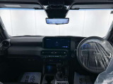 落ち着いたカラーの内装で、ゆったりと運転したい方に。