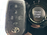 【パワーバックドア】スマートキーや運転席のボタンを押すだけでリアゲートが自動で開閉します!荷物を持っている時や、高い位置にあるバックドアを閉める際に便利な機能です♪