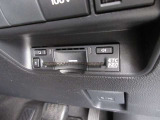 【ETC2.0車載器】は高速道路上に設置されたITSスポットと双方向通信を行い、ETC機能に加え安全運転をサポートする交通情報を提供してくれます