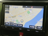 鮮明な画面表示で、目的地までスムーズに!道に迷う心配なく、快適なドライブをサポートします。細部まで見やすい表示が魅力です。