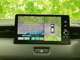 駐車時の安全性を高めるカメラが搭載。狭い場所でもスムーズな駐車をサポートし、後方確認を容易にします。