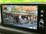 停車中にテレビや動画を楽しめる機能が搭載。休憩時間にエンターテイメントを満喫できます。長距離ドライブも退屈知らずです。