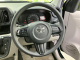 握りやすいステアリング形状で、快適な運転操作をサポートします。操作性にも優れ、スムーズなドライビングを実現。