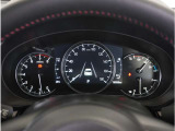 【明るく見やすいメーター】視認性が良く明るく見やすいメーター。運転者にとって見やすいメーターは運転していても疲れないですよね。