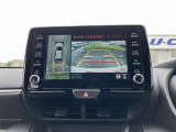 パノラミックビューモニター付きです。車両を上から見たような映像をディスプレイオーディオ画面に表示。運転席からの目視だけでは見にくい、車両周辺の状況をリアルタイムでしっかり確認できます。