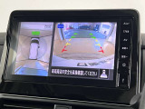 アラウンドビューモニターで車を上空から見下ろしているような映像を映し出します。周囲の状況がひと目でわかります!