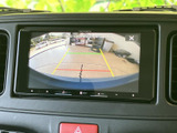 駐車時の安全性を高めるバックモニター。狭い場所でも、後方確認がしやすく、スムーズな駐車操作をサポートします。