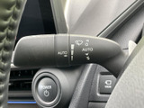 雨天時でもクリアな視界を確保できるワイパーレバー。オート機能も搭載し、運転をサポートします。操作性も高く、快適な運転を支援します。